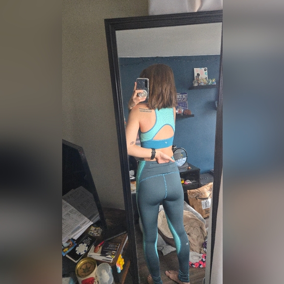 Fabletics Workout Set - Picture 2 of 2